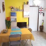 Al Mare, Al Sole, Si', Ma Nella Casa Del Minatore アパート