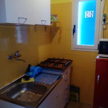 Al Mare, Al Sole, Si', Ma Nella Casa Del Minatore *