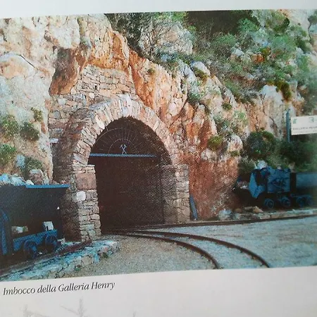 Al Mare, Al Sole, Si', Ma Nella Casa Del Minatore Apartmán